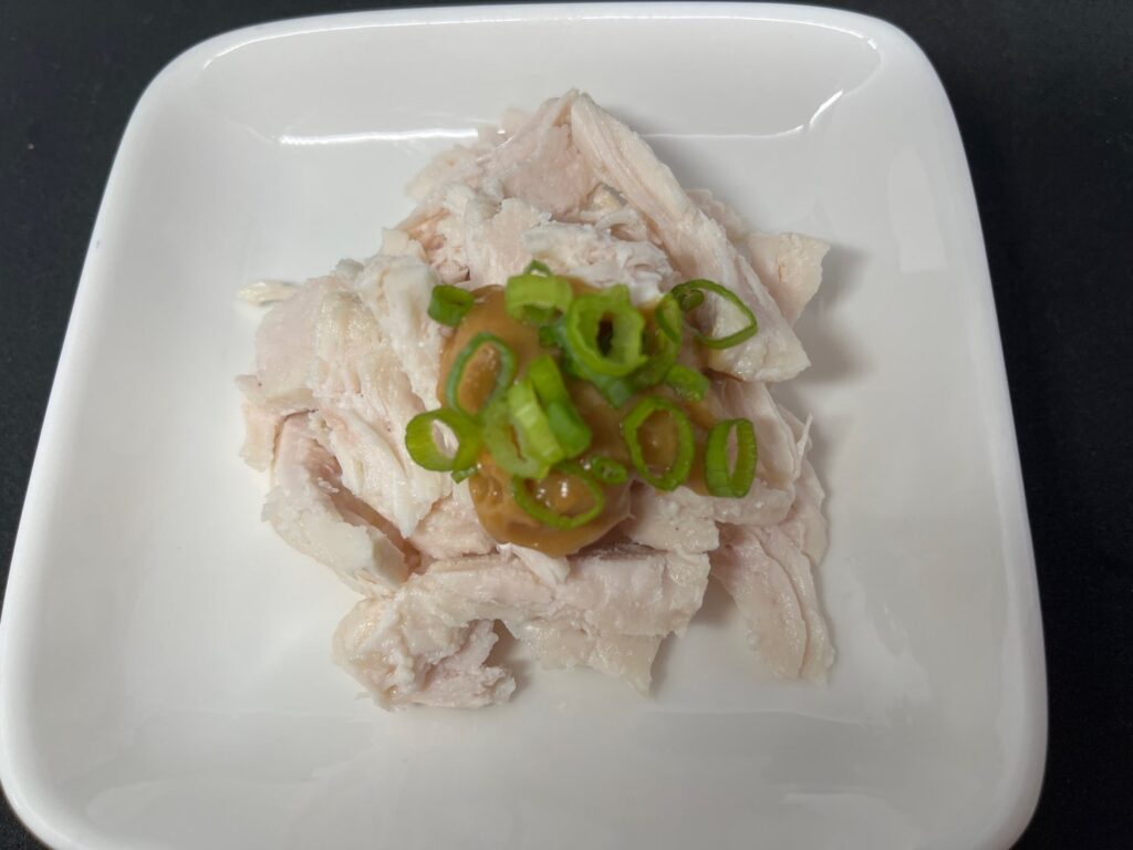 サラダチキンとピーナツソース