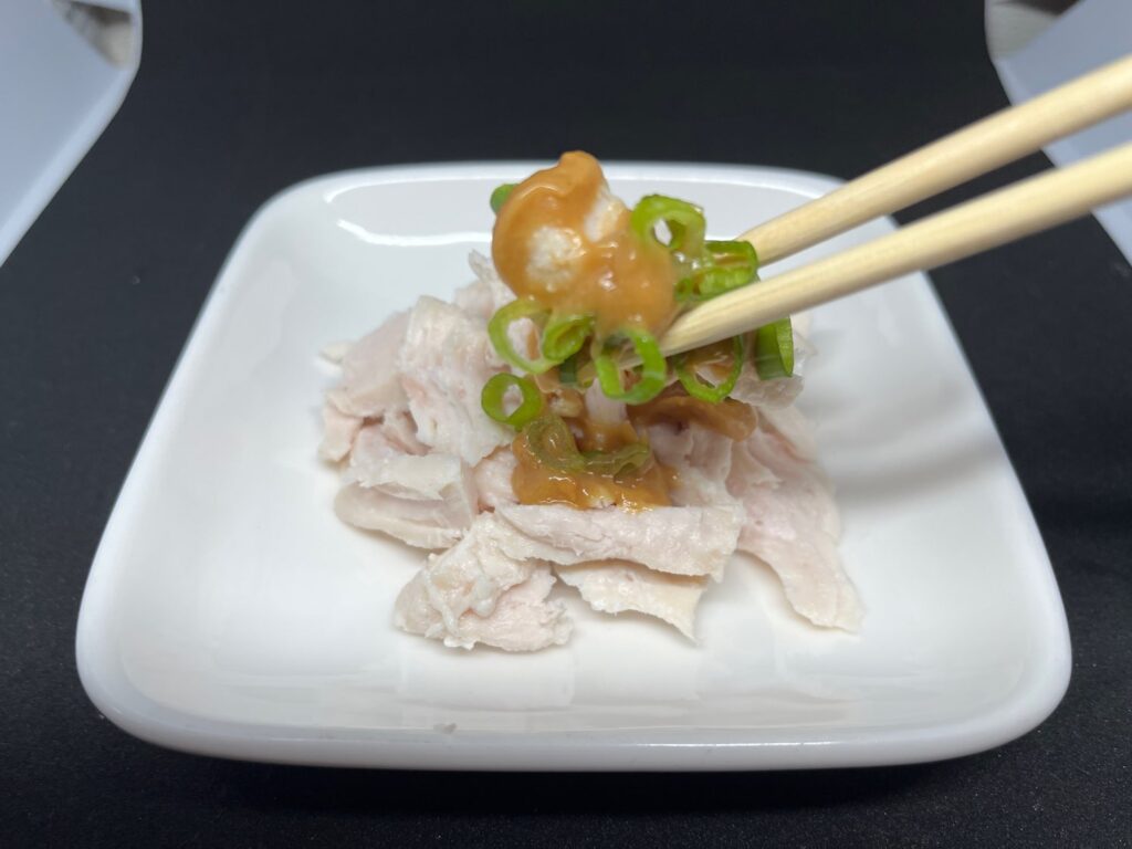 自家製サラダチキンとピーナツソース